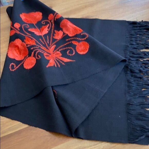 Vintage Black Floral Embroidered Table Runner - Picture 6 of 7